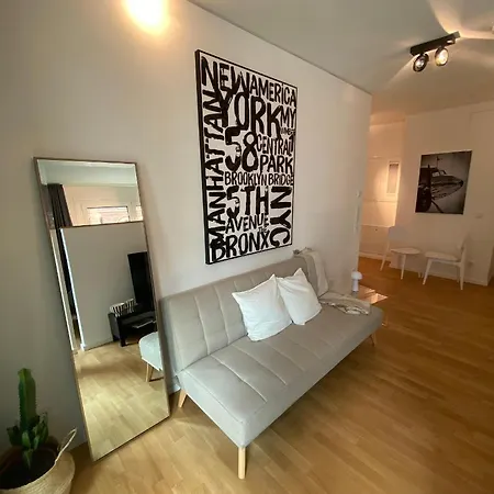Stilvolles Apartment In Duesseldorf Am Medienhafen Apartment *